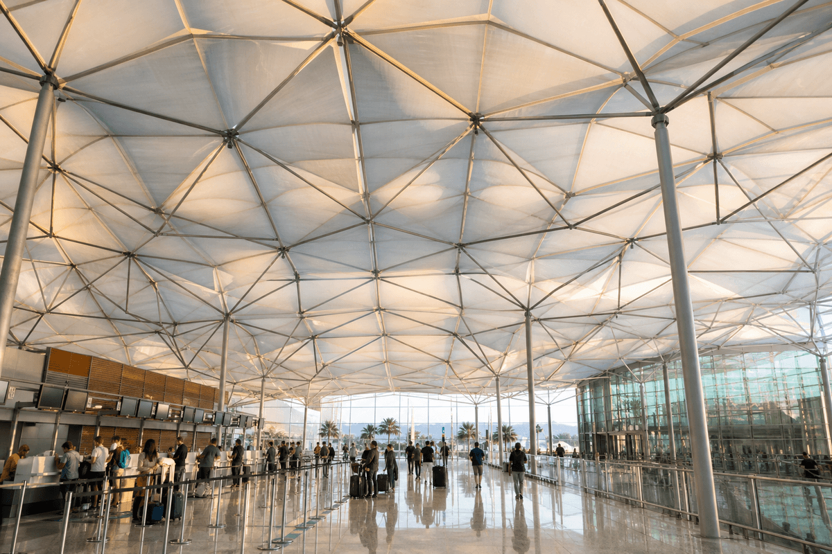 Departure hall under a luminous ETFE air cushion roof
