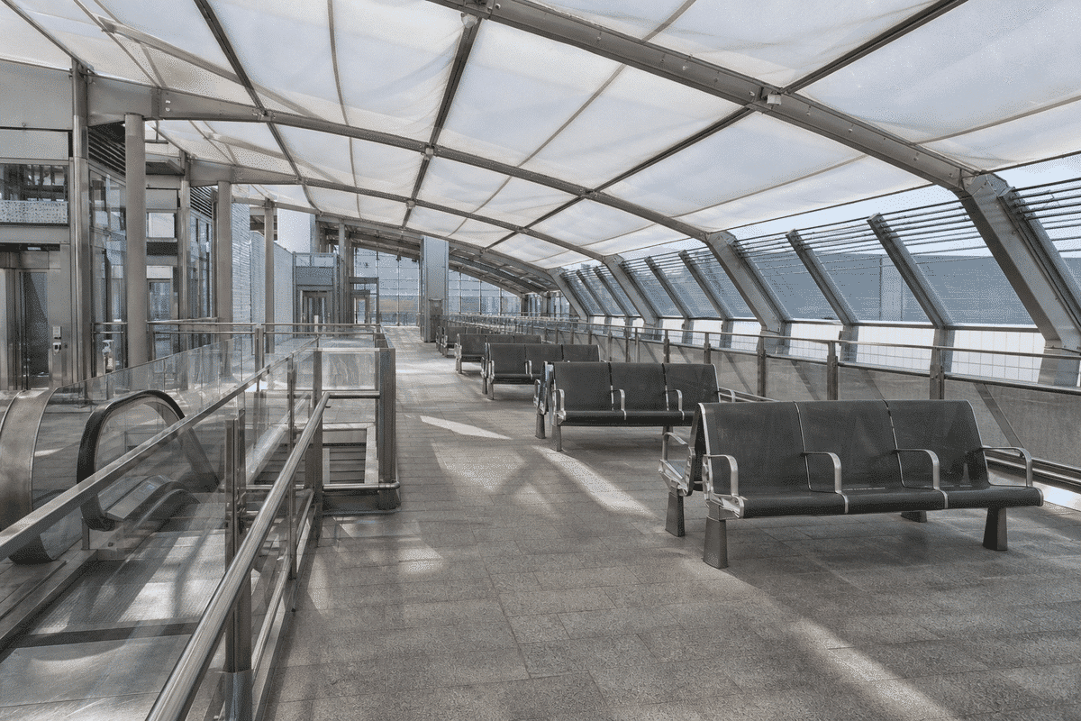 Platform hall with a translucent ETFE ceiling plane