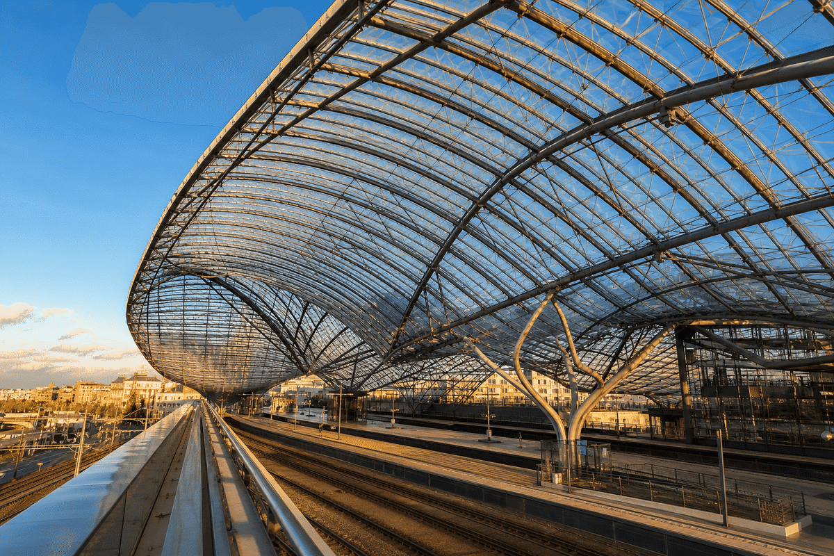 Freeform curved ETFE cushion field on a railway station roof